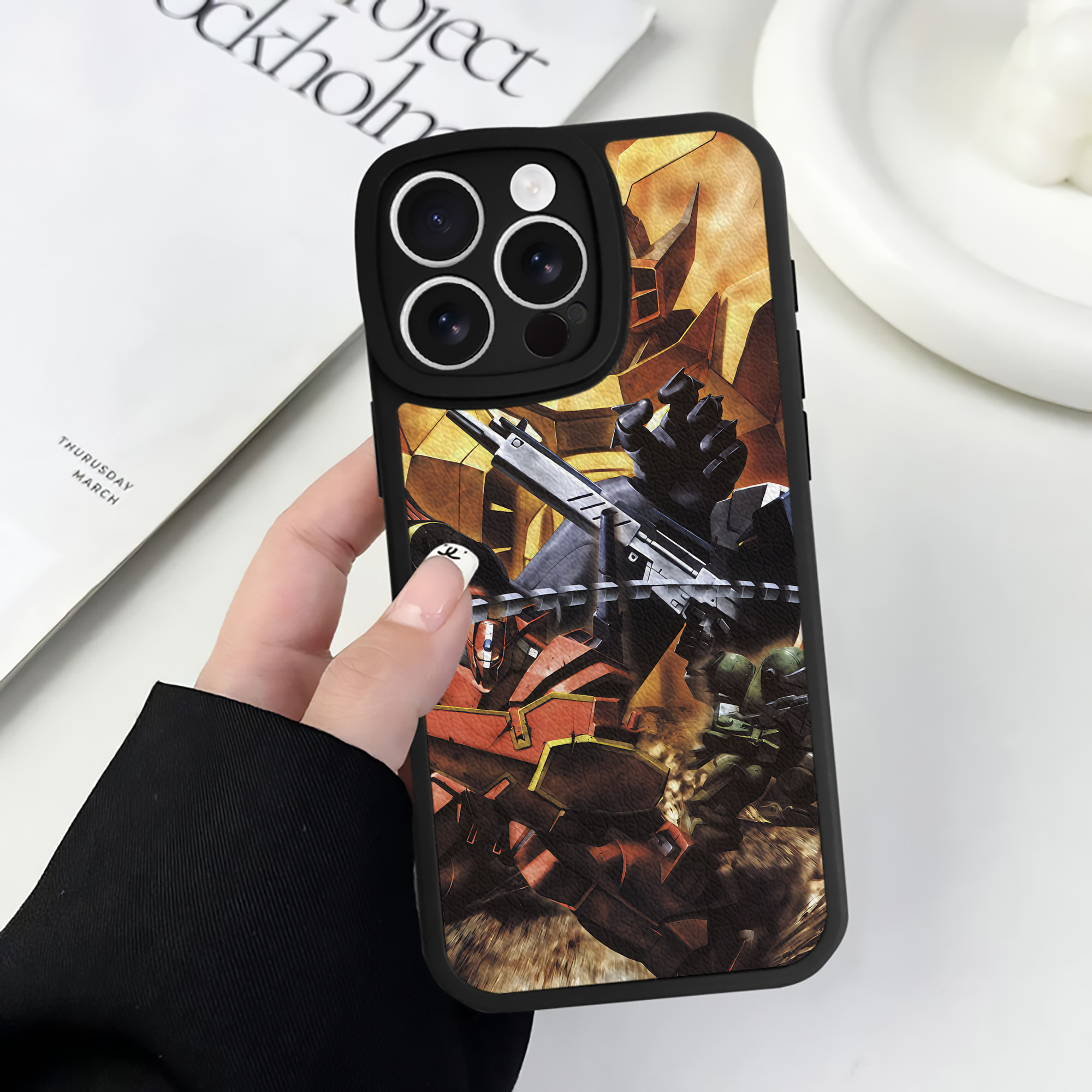 （画像用） 機動戦士ガンダム Mobile Suit Gundam 【iPhone 16シリーズ対応】シリコンスマホケース（レザー調） 材質：シリコン